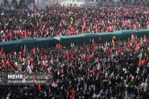 رویترز:ایرانی‌ها درمراسم تشییع یک پیام به آمریکا واسرائیل مخابره کردند