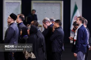 غریبان را دل از بهر تو خون است، دل خویشان نمی‌دانم که چون است
